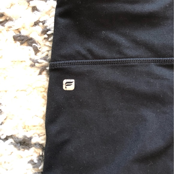 Fabletics capris in black size medium - Picture 3 of 3